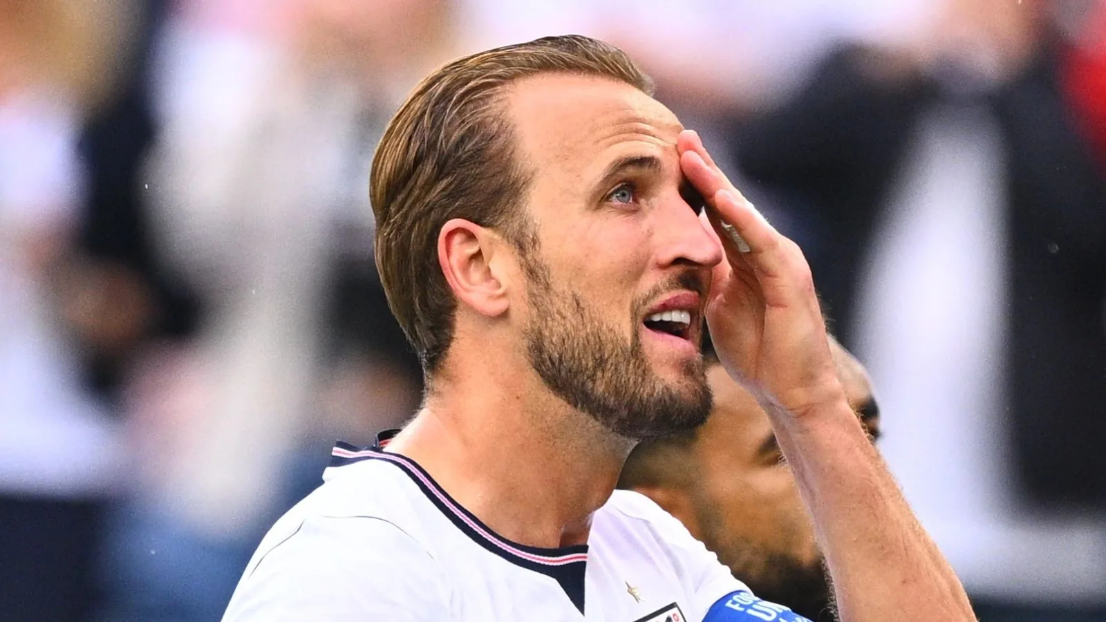 England held to a draw by Ghana, leaving World Cup group in the balance