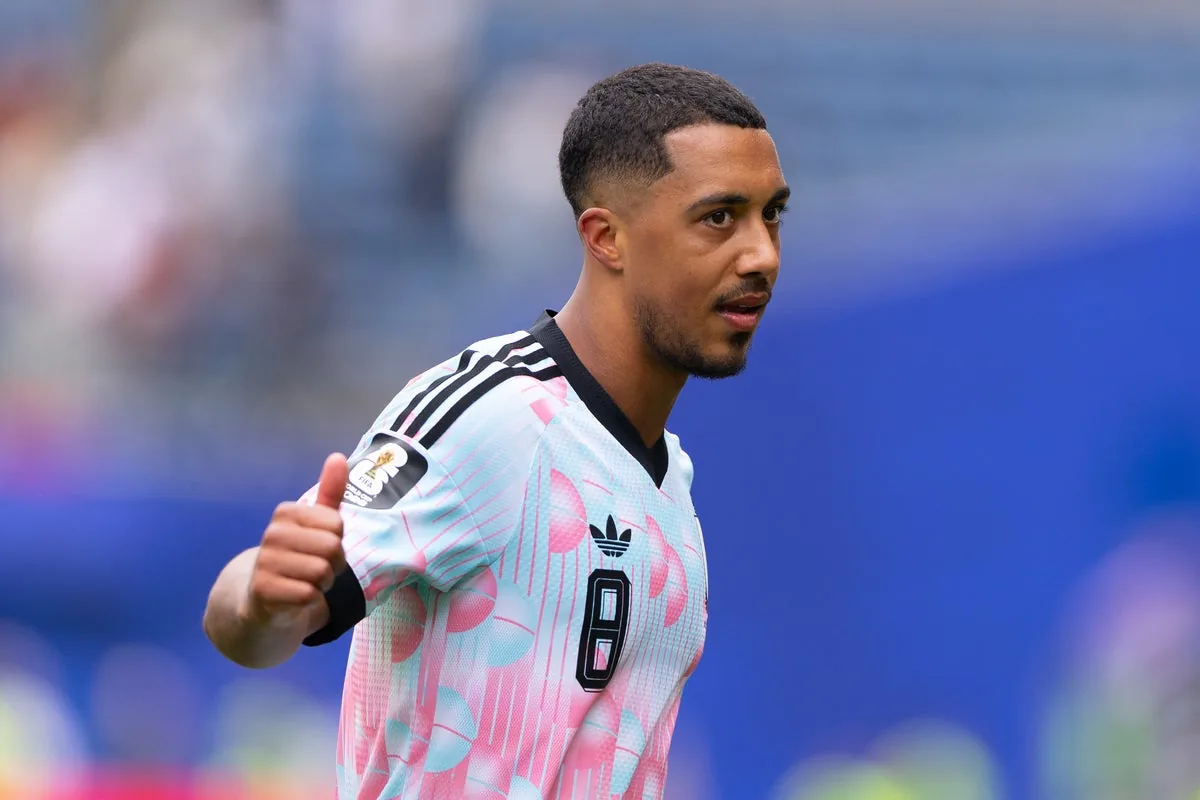 Manchester United are reportedly in discussions to sign midfielder Youri Tielemans from Aston Villa. The potential transfer involves a fee in the region of £36m, with reports indicating that United are prepared to trigger a release clause in Tielemans’ contract.
