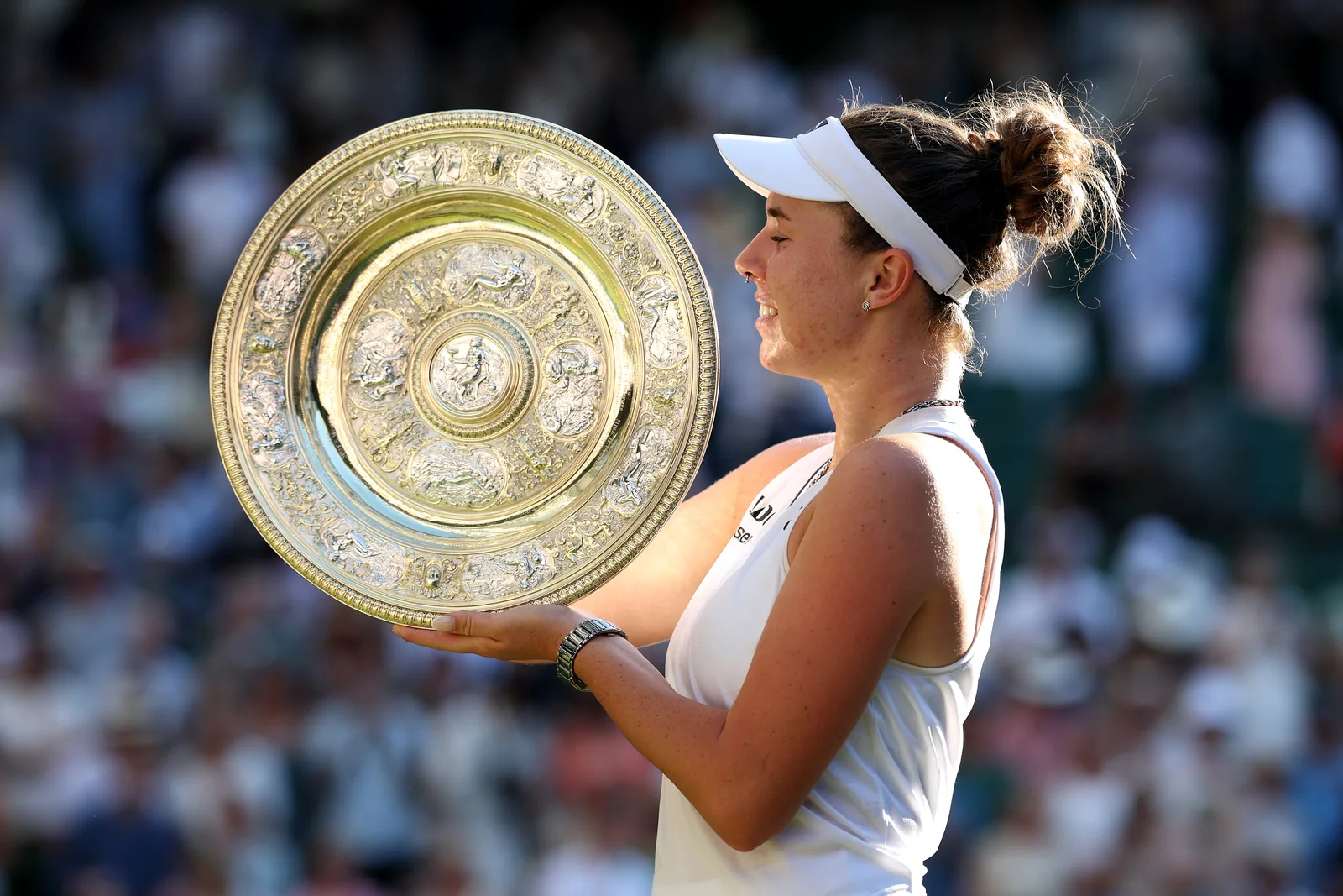 Noskova claims Wimbledon title
