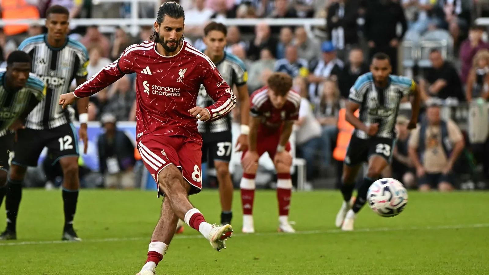 Newcastle and Liverpool draw 2-2 in Premier League opener