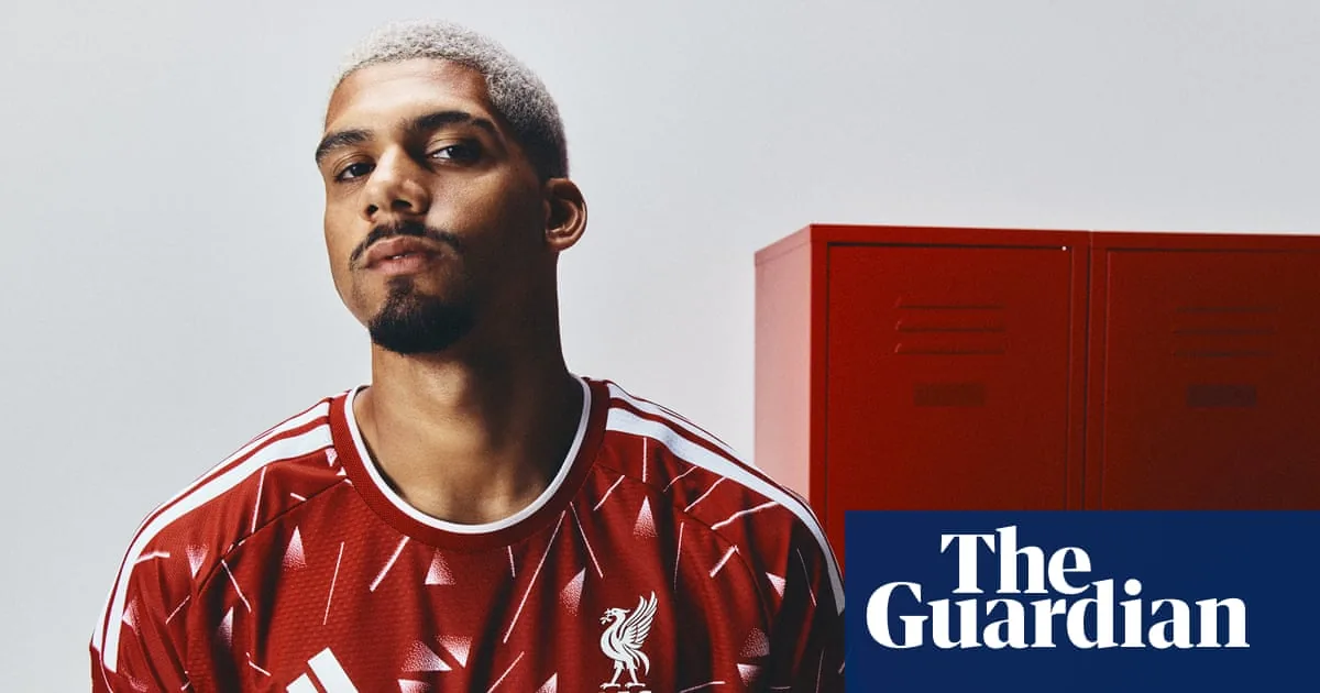 Araujo arrives at Anfield