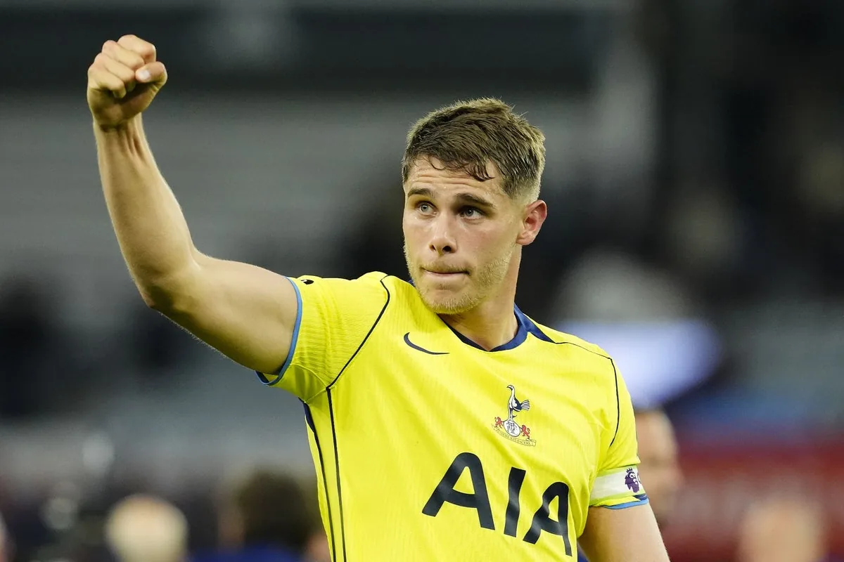 Tottenham defender Micky van de Ven signs new long-term deal
