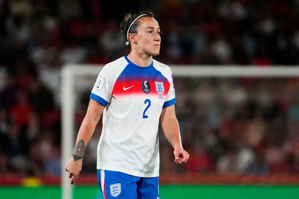 England’s Lucy Bronze backs potential Uefa boycott of Fifa competitions