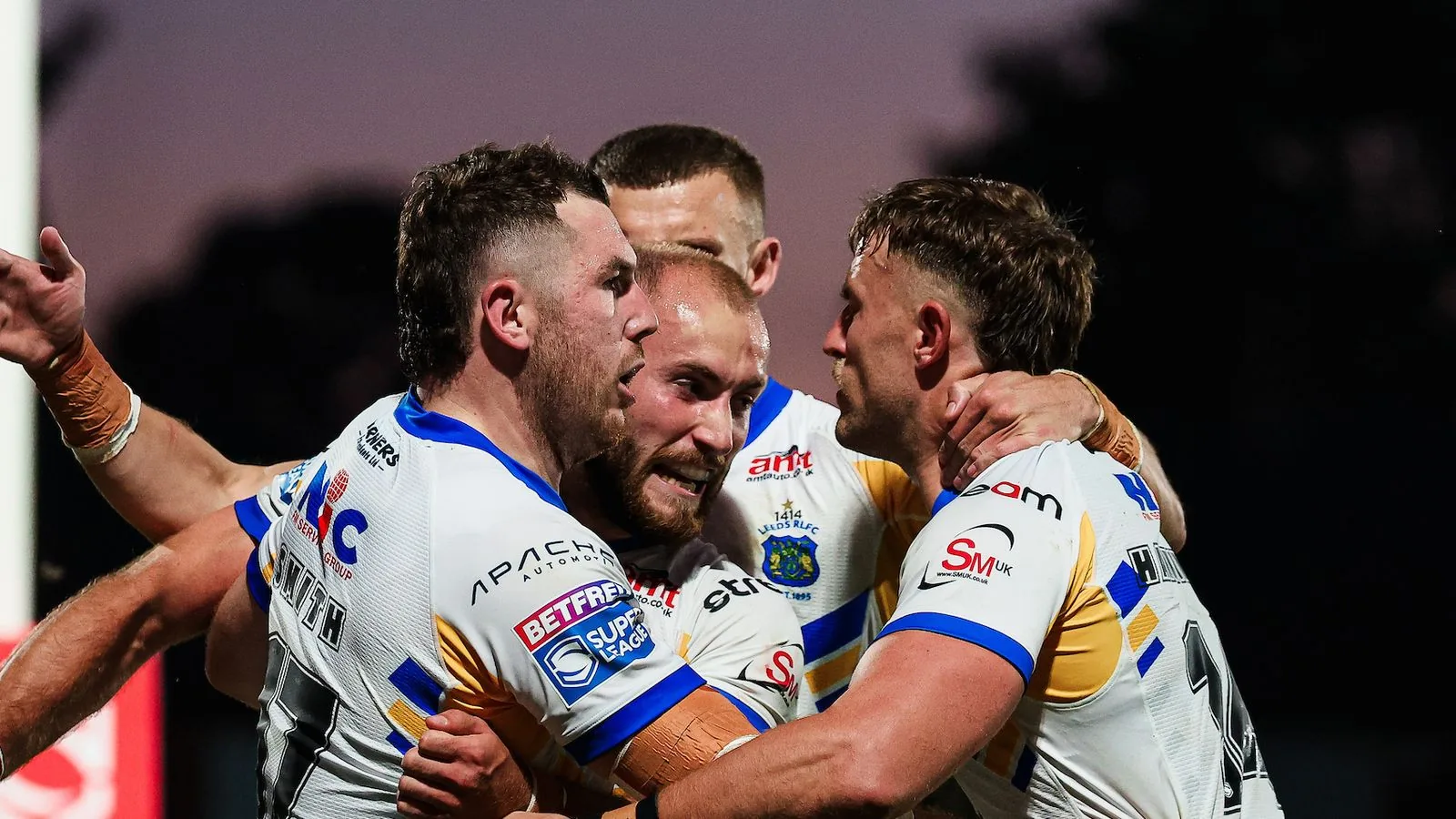 Wakefield sees Leeds extend Super League lead after late comeback win