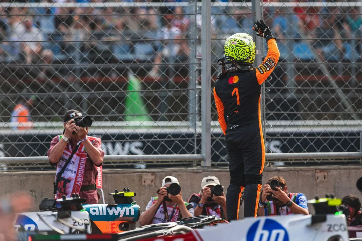 Norris commits to McLaren