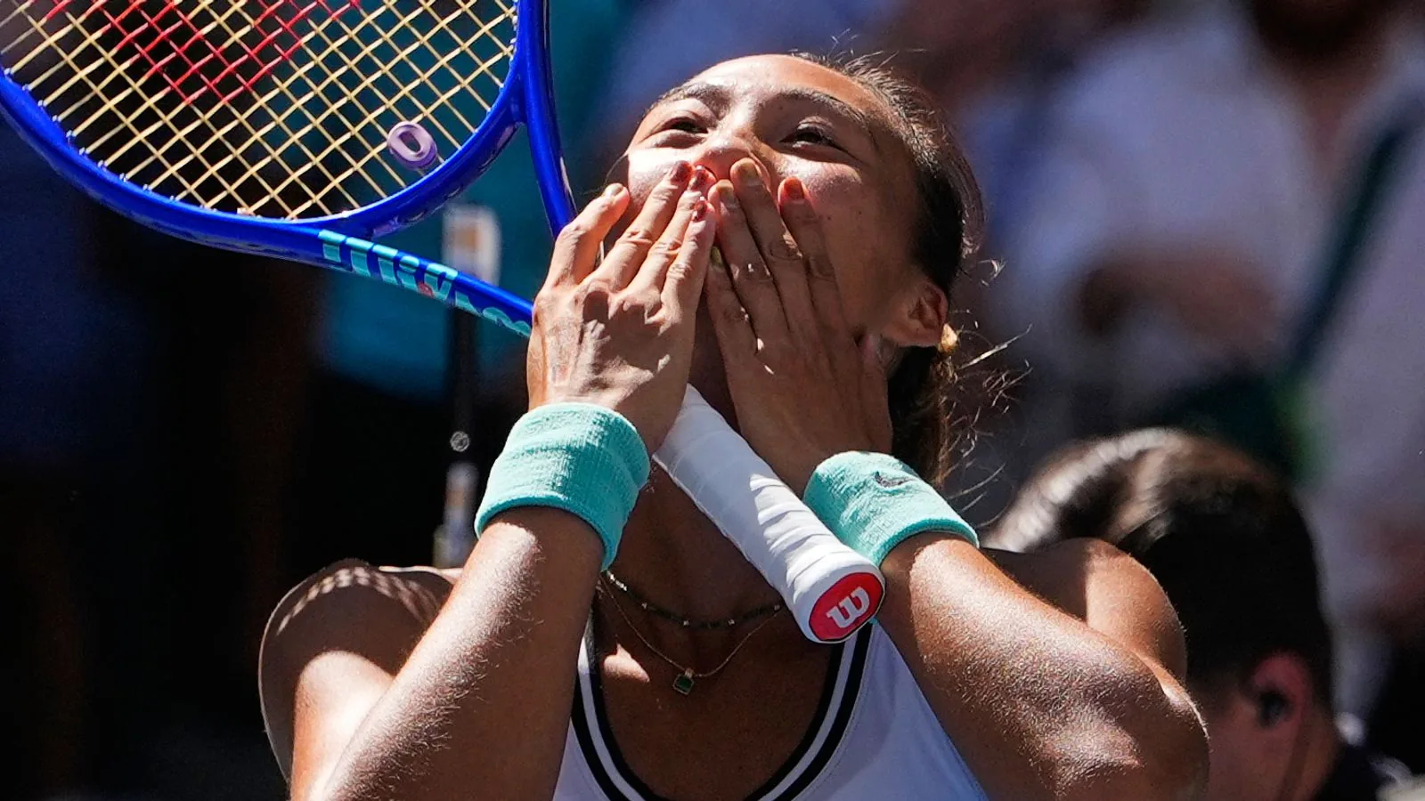 New York: Zheng stuns Swiatek in US Open comeback, reaches quarter-finals