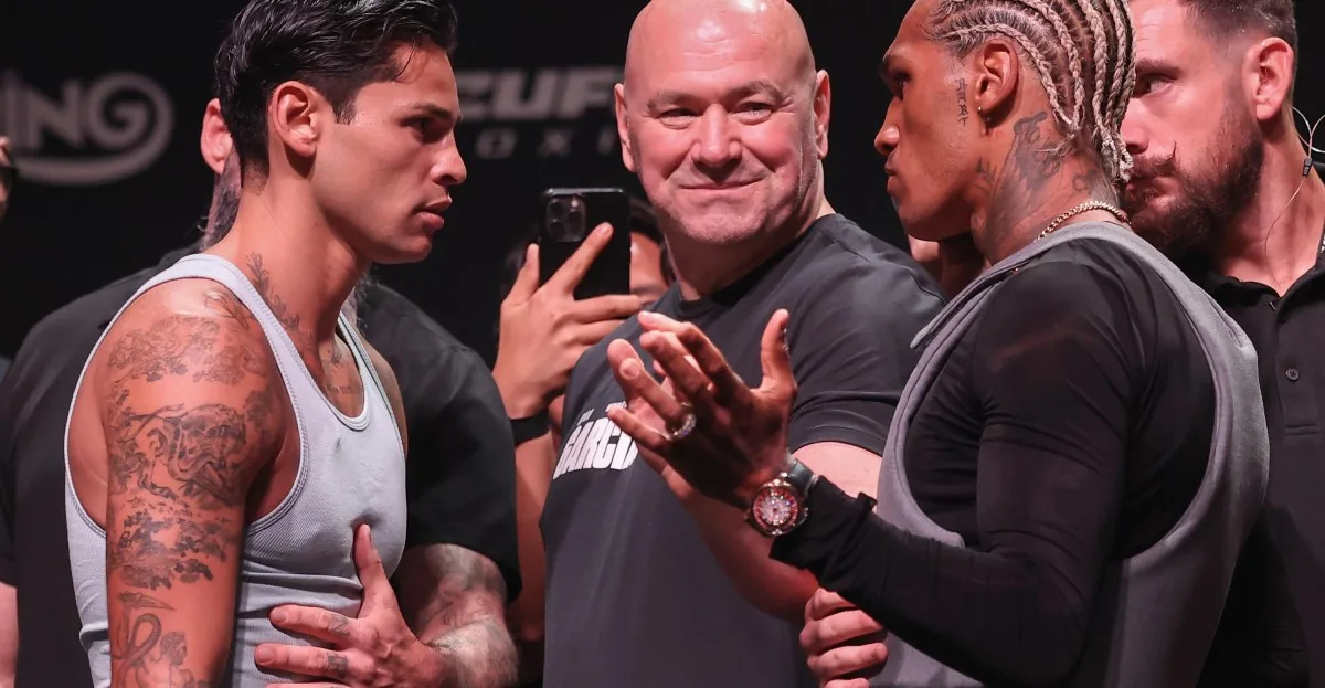 Garcia and Benn make weight for WBC title fight