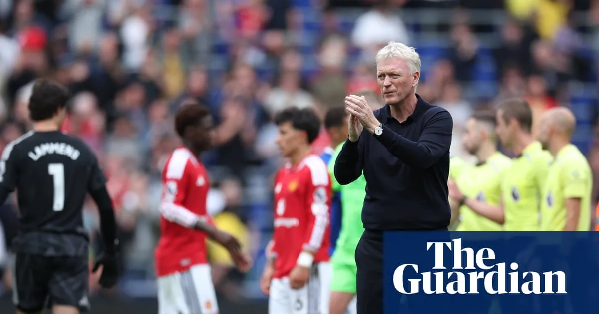 Manchester United draw with Everton after late equaliser